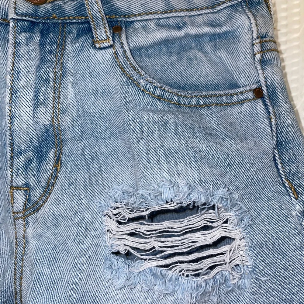 PacSun High Rise Distressed Shorts - Picture 2 of 4